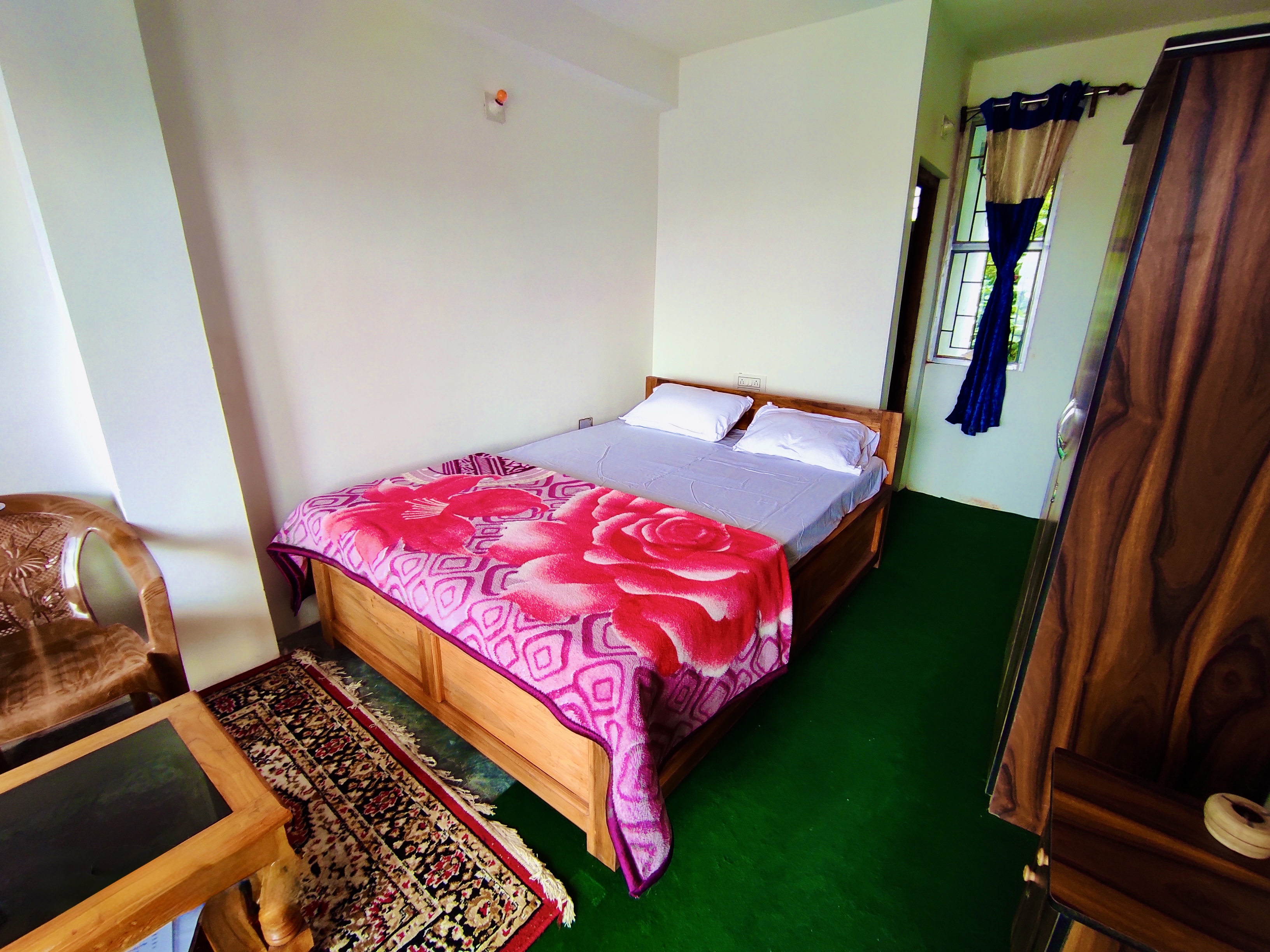 Golden Sunview Room